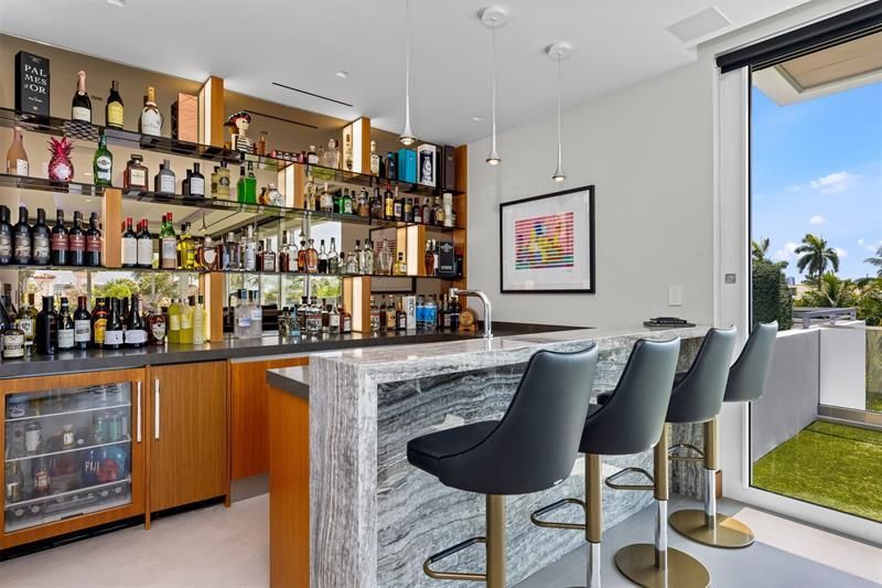 650 Royal Plaza Dr, Fort Lauderdale, FL 33301 Photo