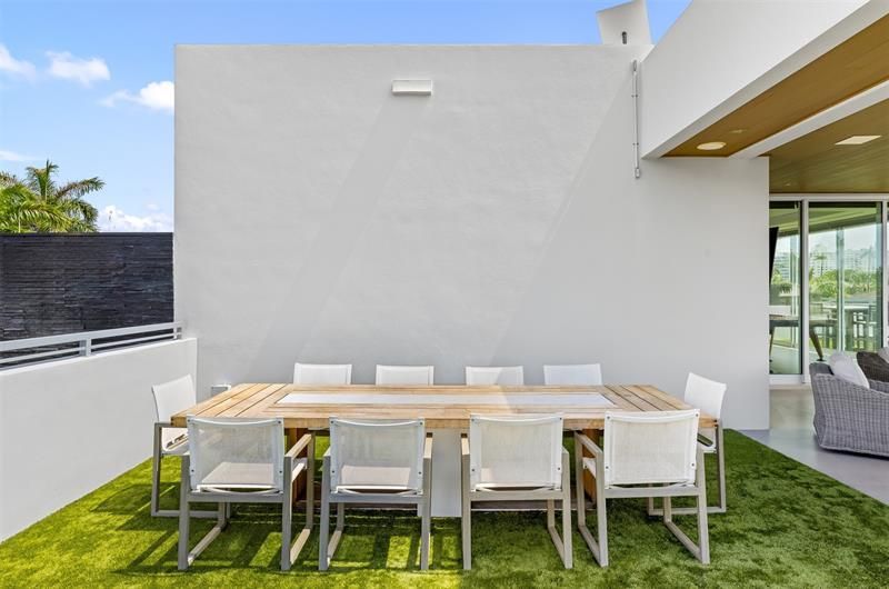 650 Royal Plaza Dr, Fort Lauderdale, FL 33301 Photo