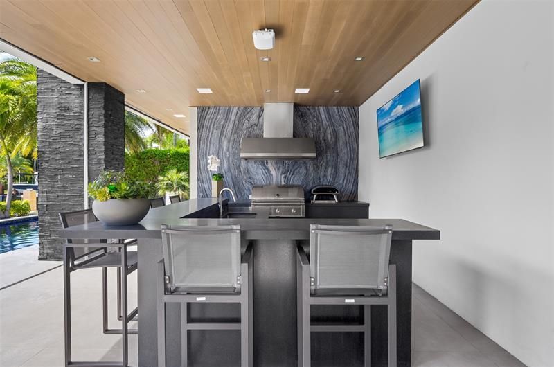 650 Royal Plaza Dr, Fort Lauderdale, FL 33301 Photo