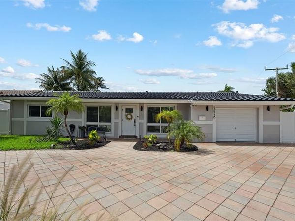 2228 SE 10th St, Pompano Beach, FL 33062