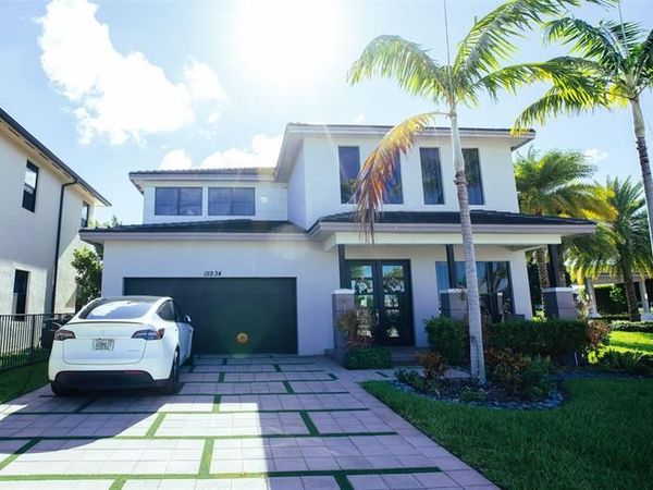 15934 NW 87th Ct, Miami Lakes, FL 33018