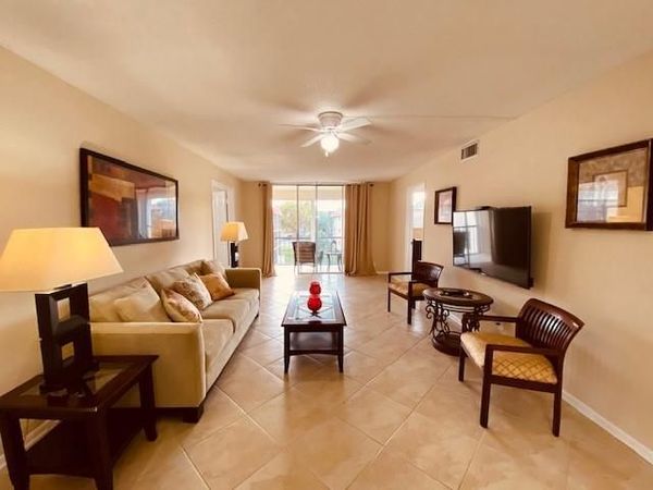9420 S Hollybrook Lake Drive, Unit 305, Pembroke Pines, FL 33025