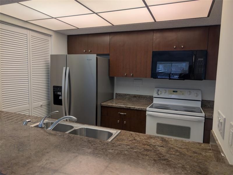 1061 NW 122nd Terrace, Pembroke Pines, FL 33026 Photo