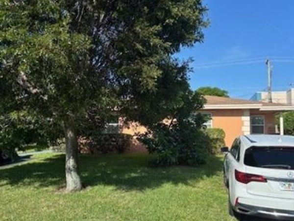 212 NE 9th Avenue, Unit 1, Deerfield Beach, FL 33441