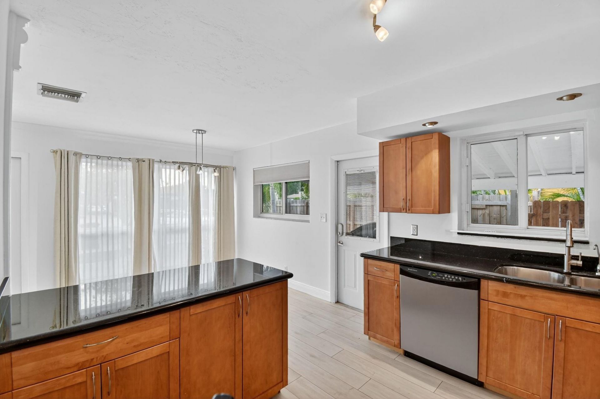 1606 NE 15th Avenue, Unit 1606, Fort Lauderdale, FL 33305 Photo