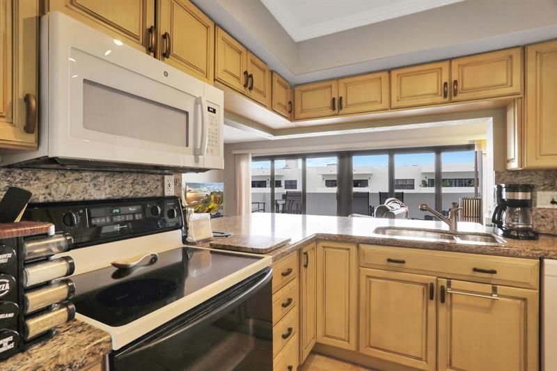 330 SE 20 Avenue, Unit 515, Deerfield Beach, FL 33441 Photo