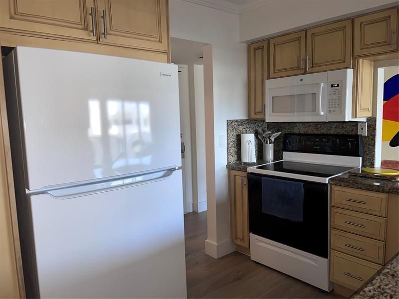 330 SE 20 Avenue, Unit 515, Deerfield Beach, FL 33441 Photo