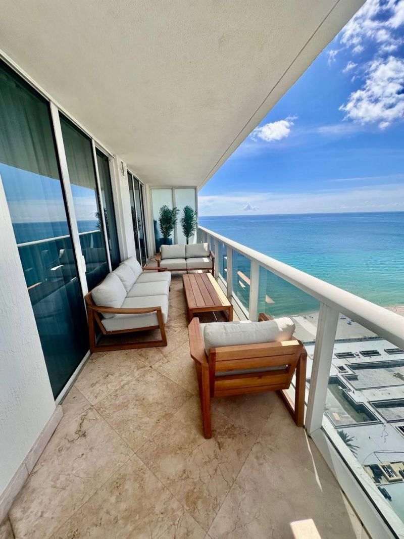 1830 S Ocean Drive, Unit 2406, Hallandale Beach, FL 33009 Photo