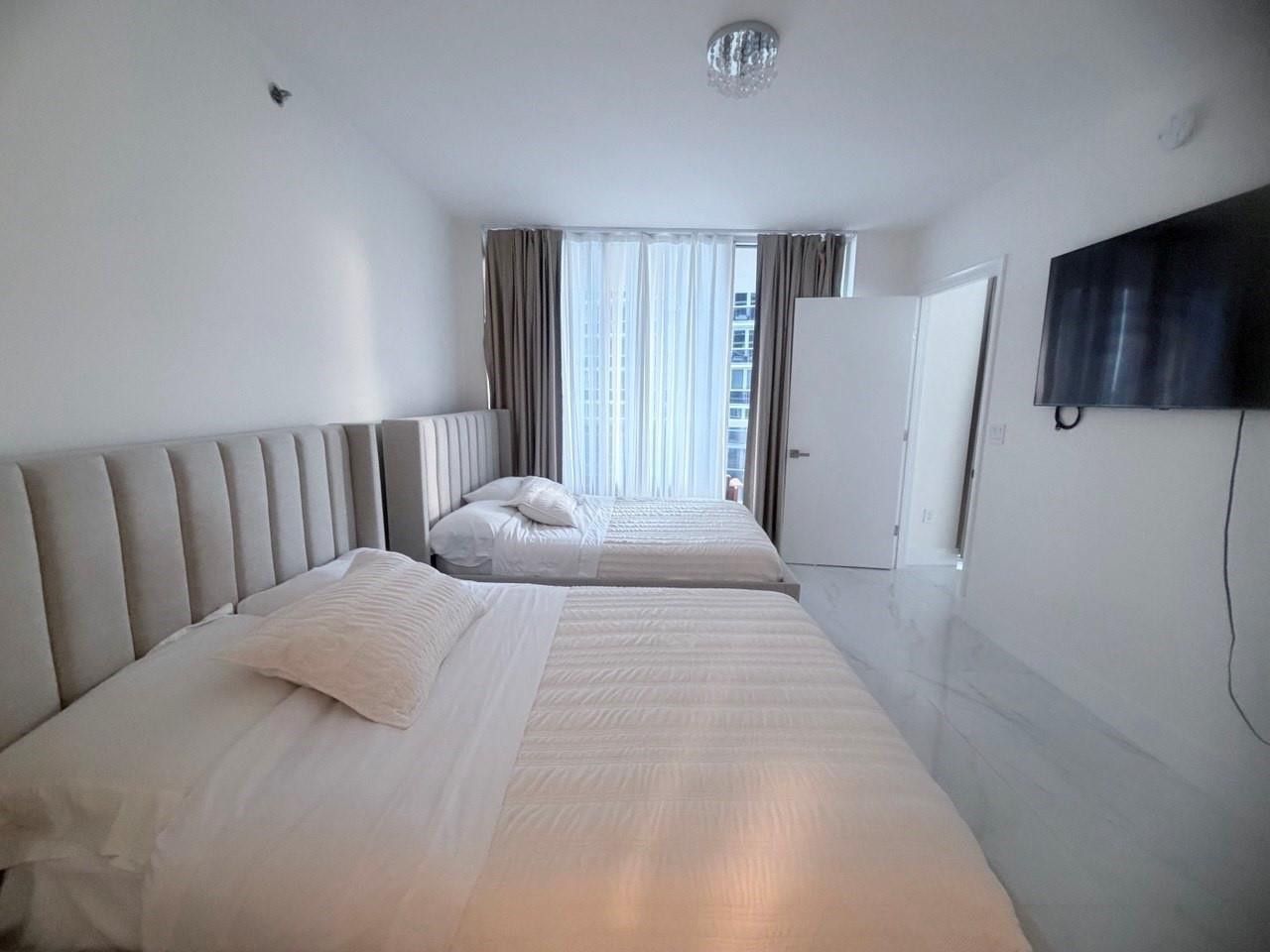 1830 S Ocean Drive, Unit 2406, Hallandale Beach, FL 33009 Photo