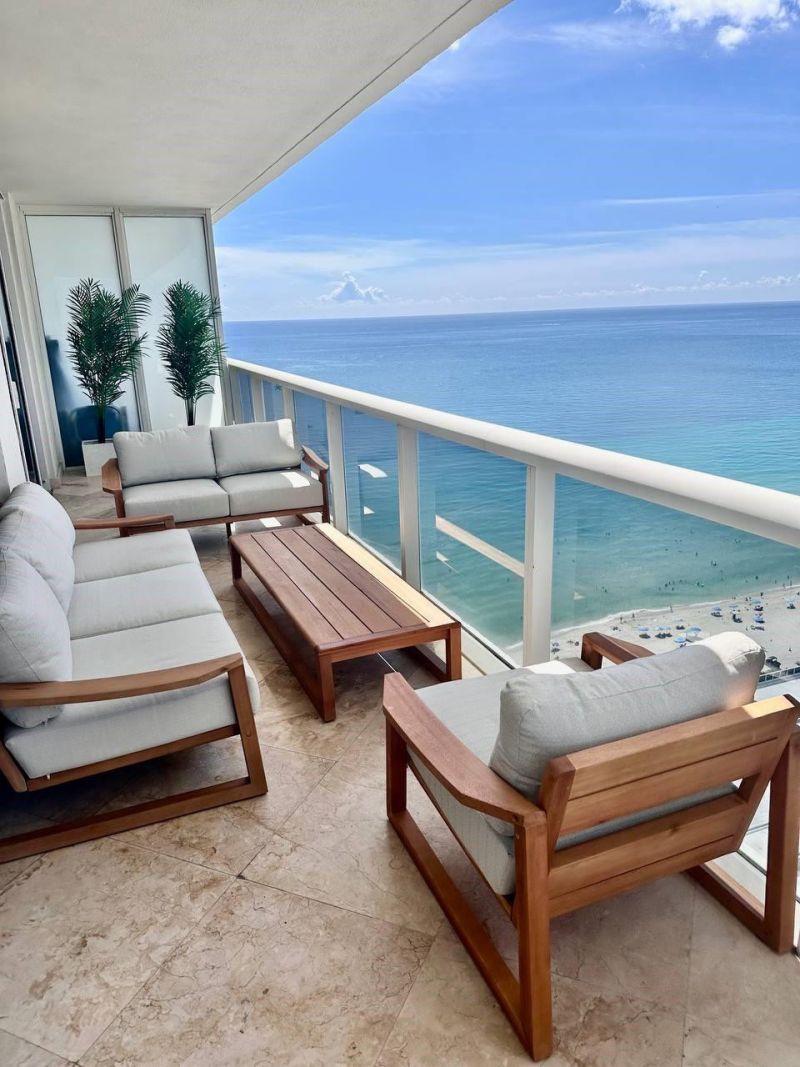 1830 S Ocean Drive, Unit 2406, Hallandale Beach, FL 33009 Photo
