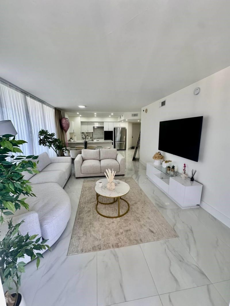 1830 S Ocean Drive, Unit 2406, Hallandale Beach, FL 33009 Photo