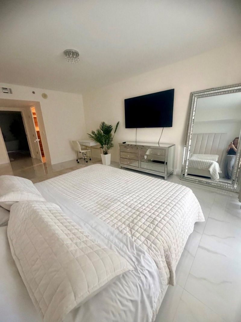 1830 S Ocean Drive, Unit 2406, Hallandale Beach, FL 33009 Photo