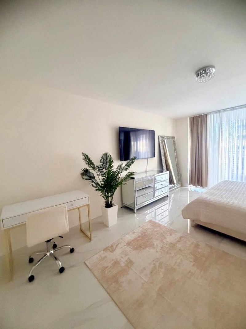 1830 S Ocean Drive, Unit 2406, Hallandale Beach, FL 33009 Photo