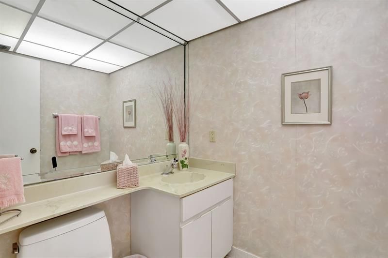 330 SE 20th Avenue, Unit 307, Deerfield Beach, FL 33441 Photo