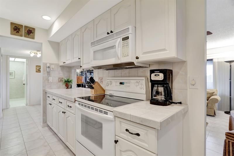 330 SE 20th Avenue, Unit 307, Deerfield Beach, FL 33441 Photo