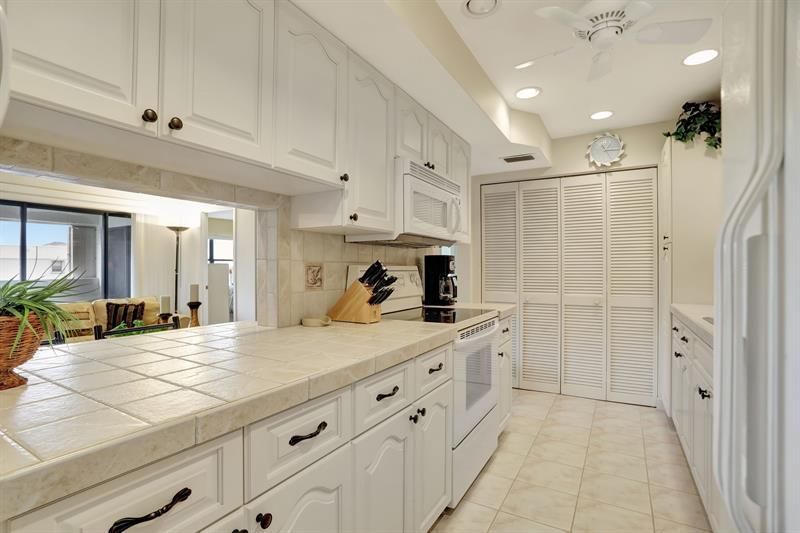 330 SE 20th Avenue, Unit 307, Deerfield Beach, FL 33441 Photo