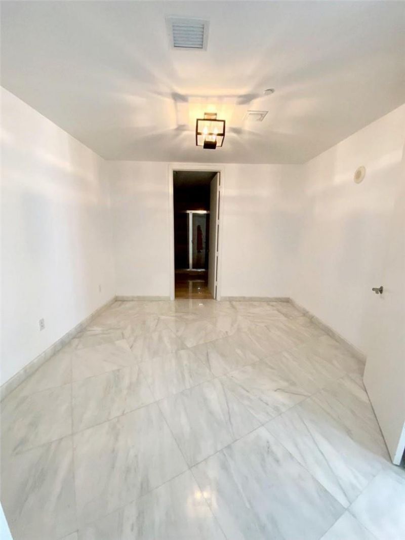 16001 Collins Avenue, Unit 2207, Sunny Isles Beach, FL 33160 Photo