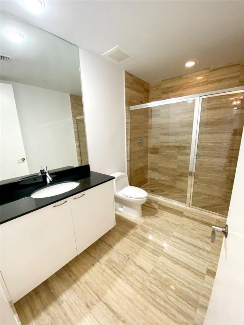 16001 Collins Avenue, Unit 2207, Sunny Isles Beach, FL 33160 Photo