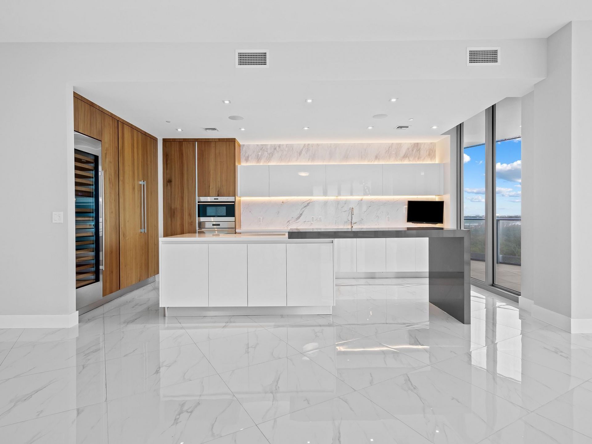 701 N Fort Lauderdale Beach Boulevard, Unit 802, Fort Lauderdale, FL 33304 Photo