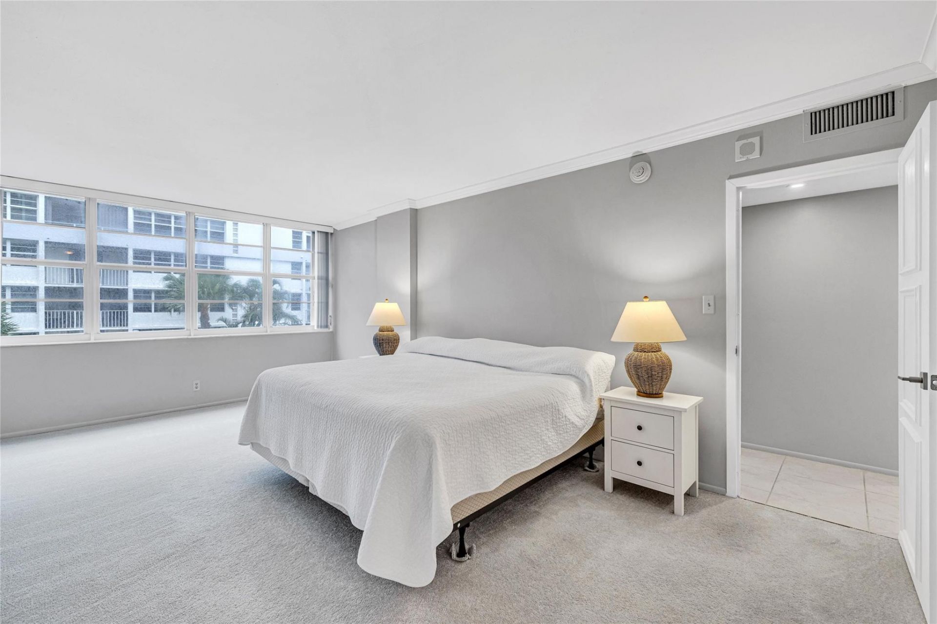 1170 N Federal Highway, Unit 312, Fort Lauderdale, FL 33304 Photo