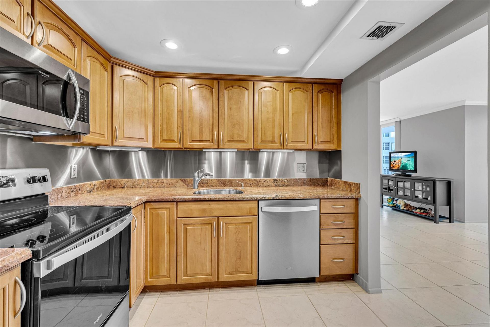 1170 N Federal Highway, Unit 312, Fort Lauderdale, FL 33304 Photo