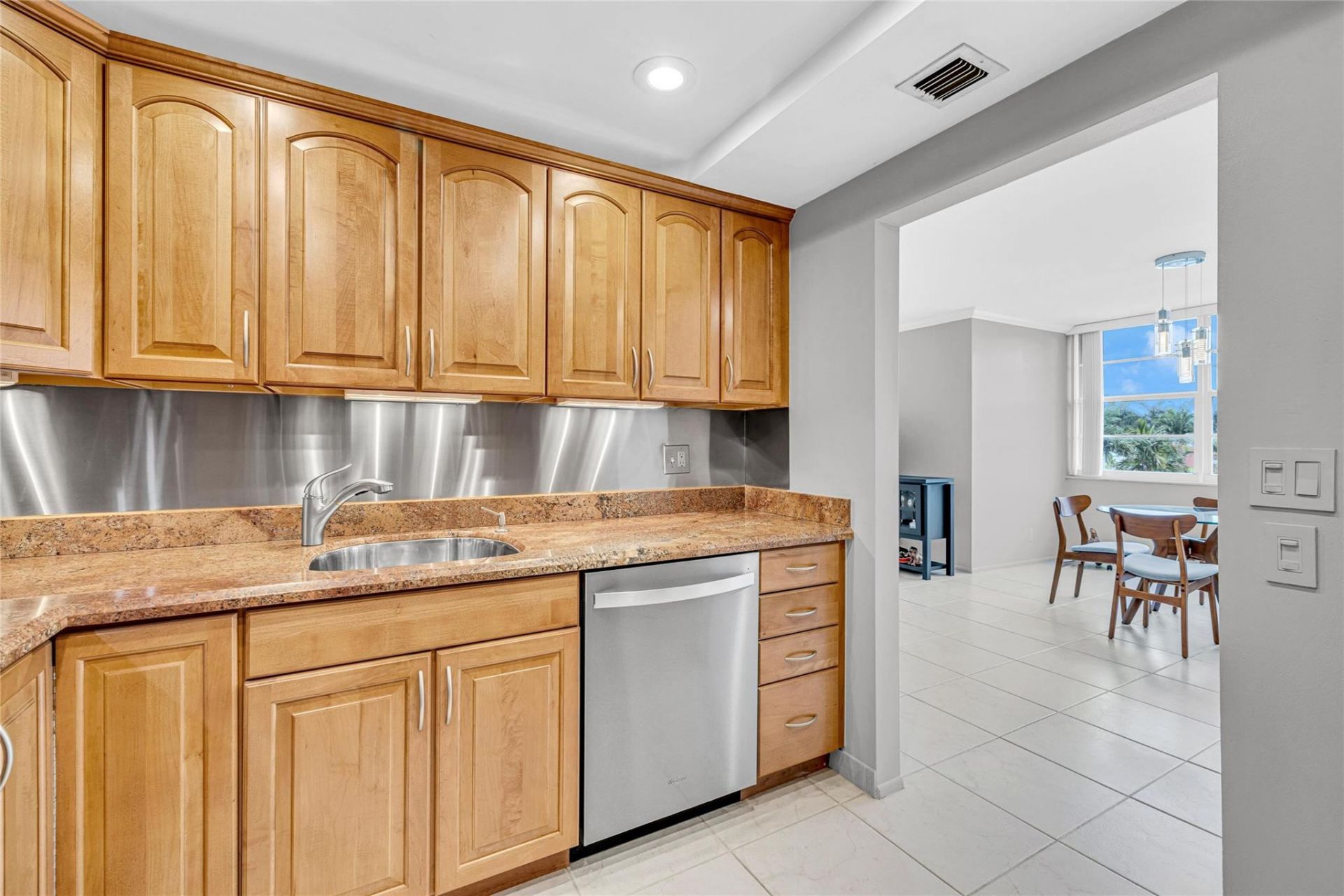 1170 N Federal Highway, Unit 312, Fort Lauderdale, FL 33304 Photo