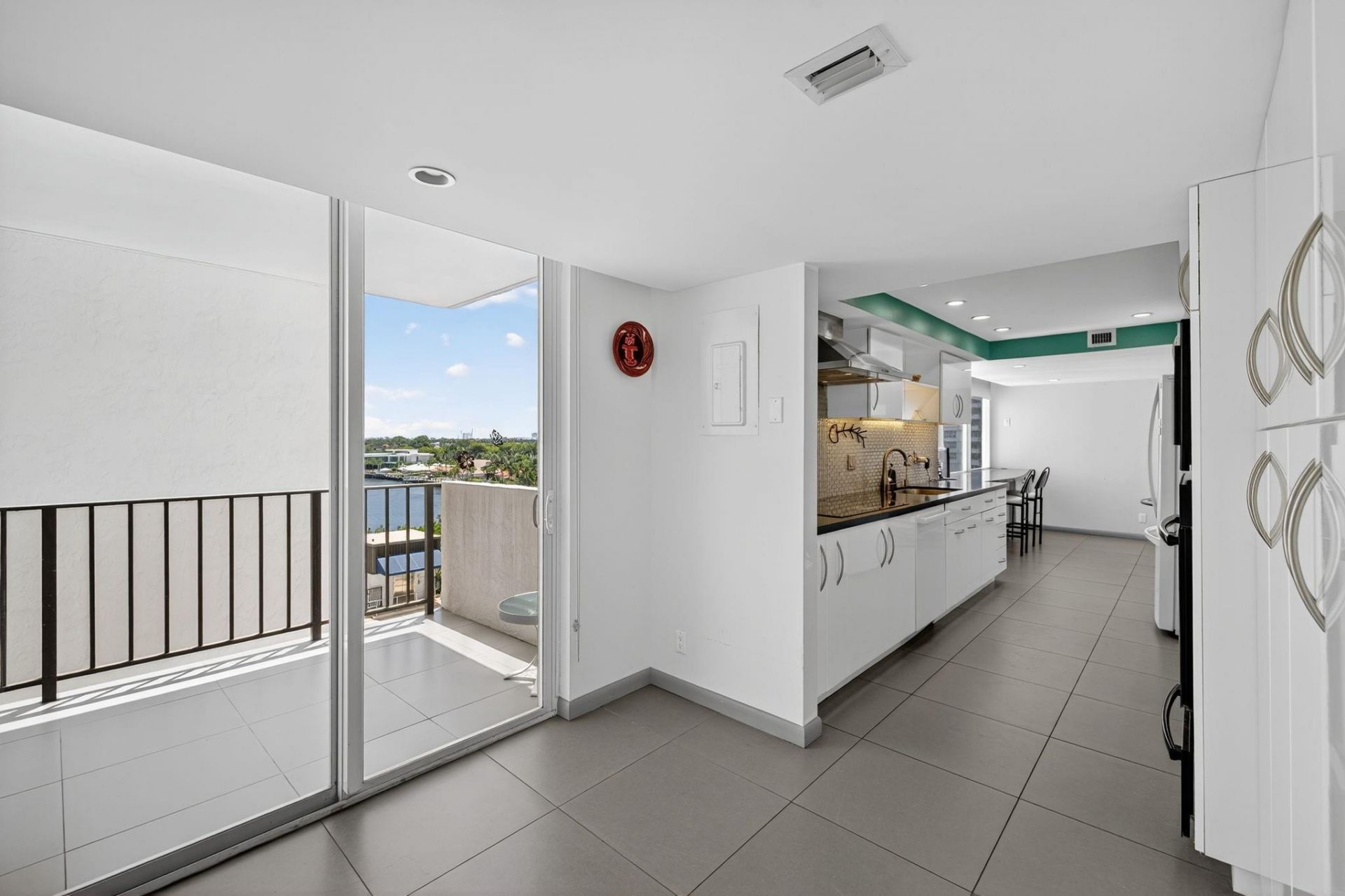 777 Bayshore Drive, Unit 701, Fort Lauderdale, FL 33304 Photo