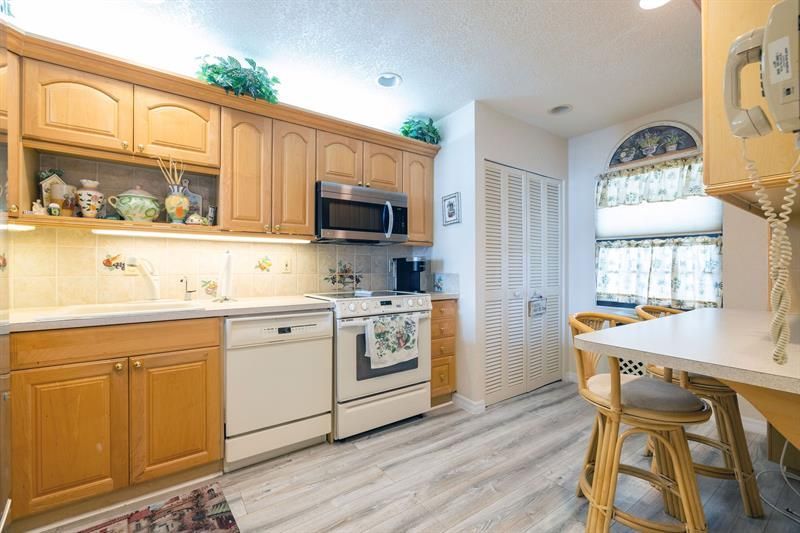 3100 NE 48th Street, Unit 609, Fort Lauderdale, FL 33308 Photo