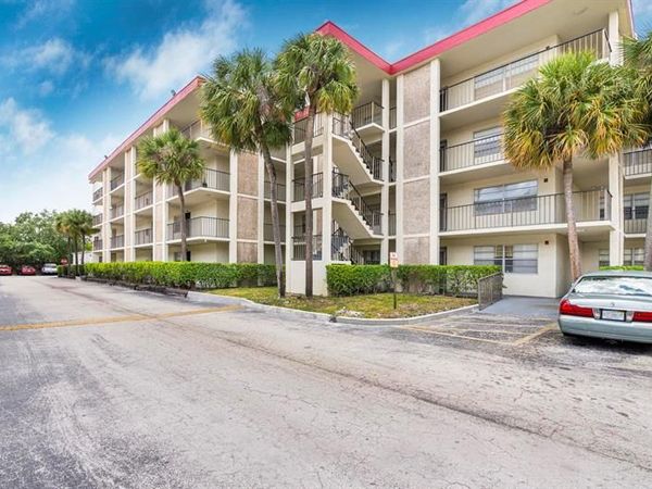 3000 NW 48th Ter, Unit 423, Lauderdale Lakes, FL 33313