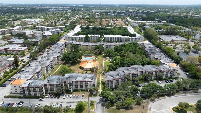 3000 NW 48th Terrace, Unit 423, Lauderdale Lakes, FL 33313 Photo