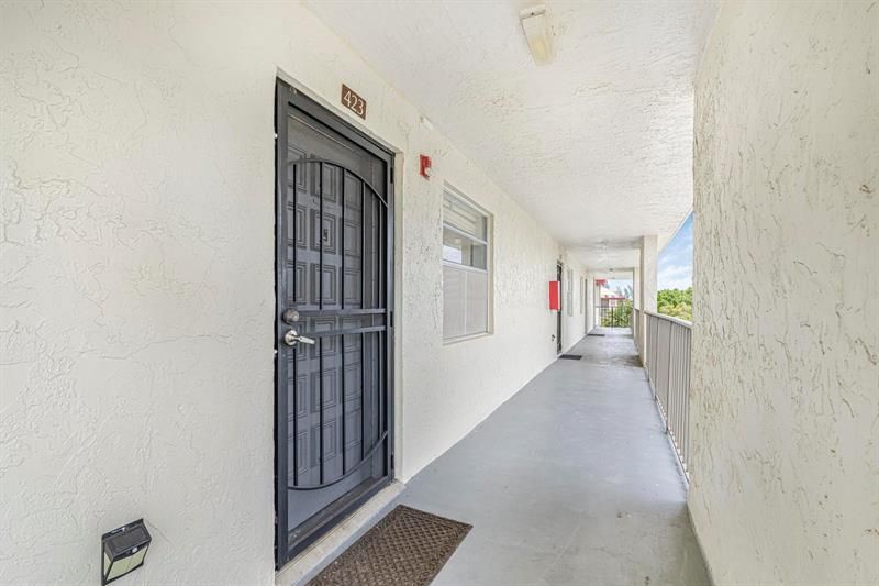 3000 NW 48th Terrace, Unit 423, Lauderdale Lakes, FL 33313 Photo