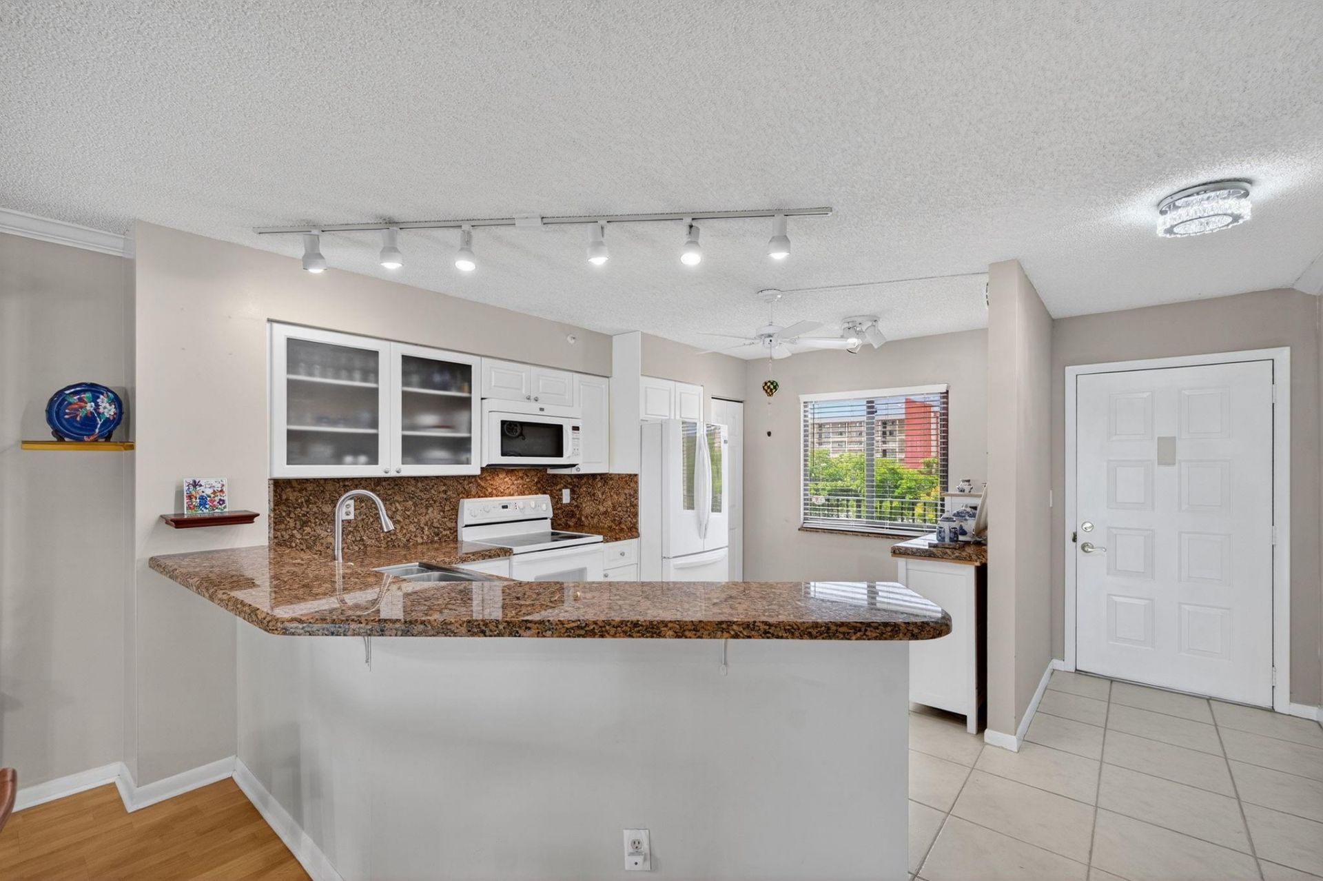 2205 S Cypress Bend Drive, Unit 505, Pompano Beach, FL 33069 Photo