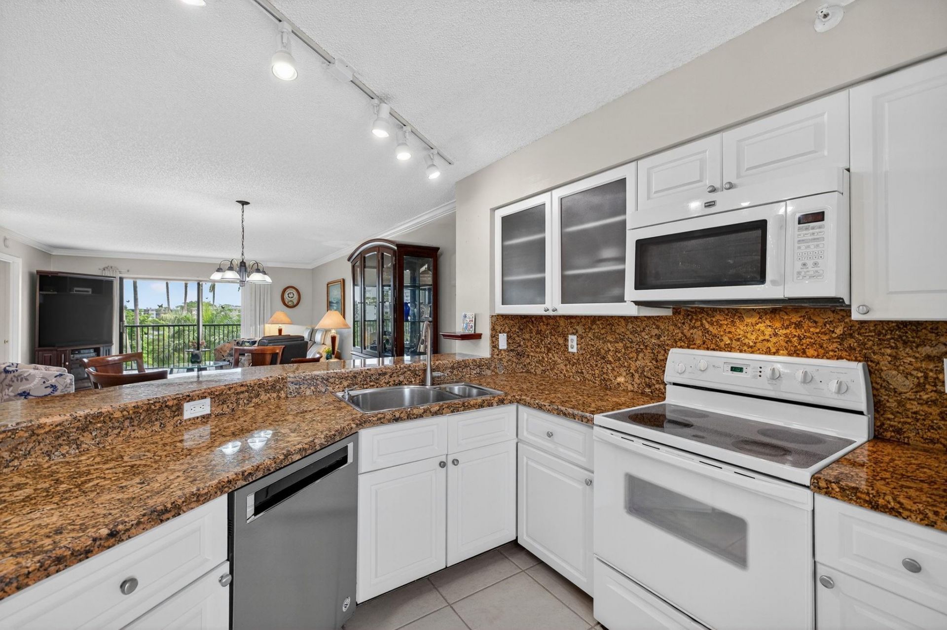 2205 S Cypress Bend Drive, Unit 505, Pompano Beach, FL 33069 Photo