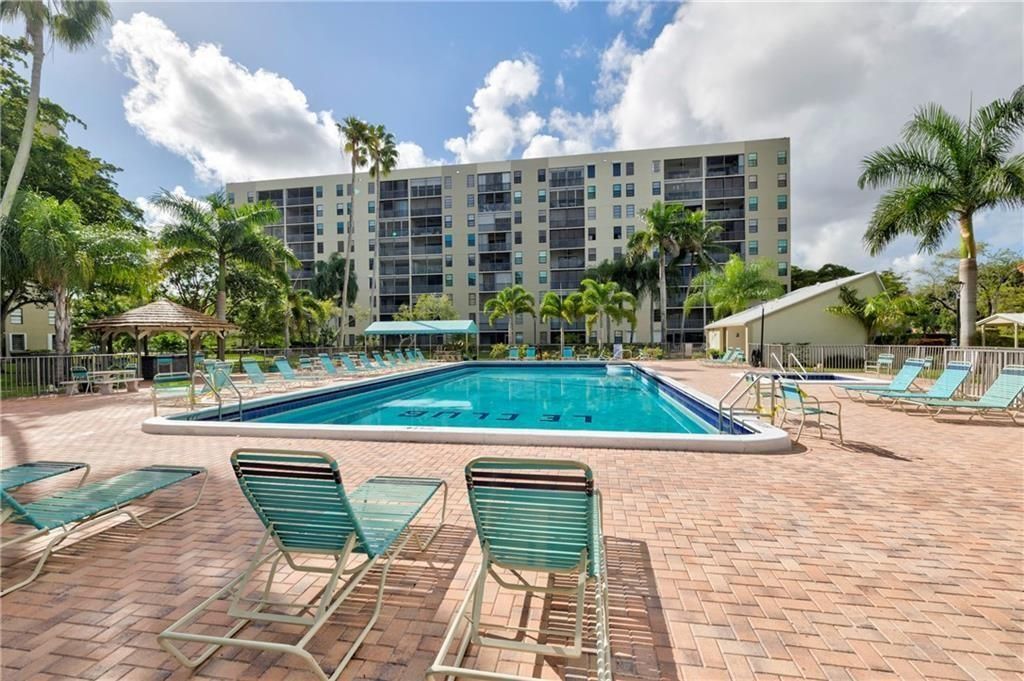 2205 S Cypress Bend Drive, Unit 505, Pompano Beach, FL 33069 Photo