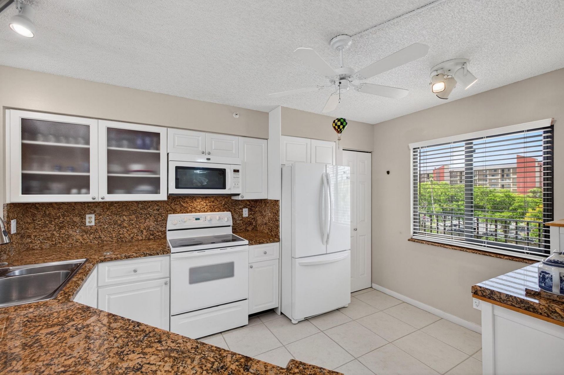 2205 S Cypress Bend Drive, Unit 505, Pompano Beach, FL 33069 Photo