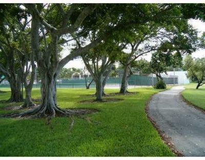 2205 S Cypress Bend Drive, Unit 505, Pompano Beach, FL 33069 Photo