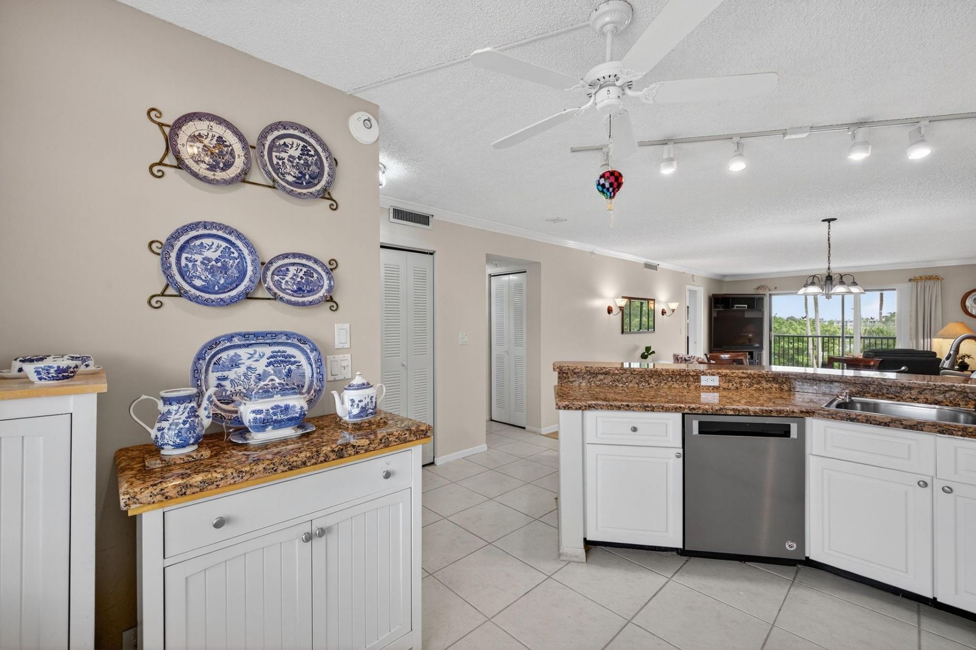 2205 S Cypress Bend Drive, Unit 505, Pompano Beach, FL 33069 Photo
