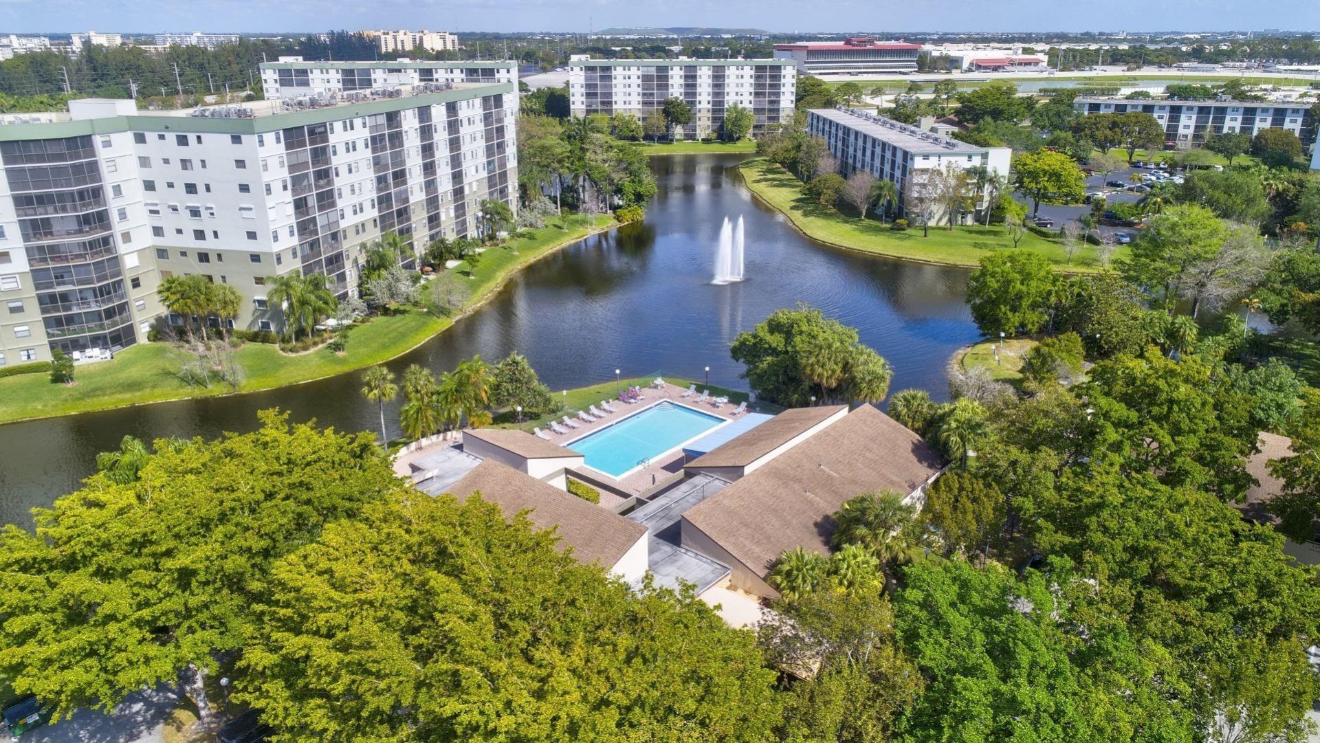 2205 S Cypress Bend Drive, Unit 505, Pompano Beach, FL 33069 Photo