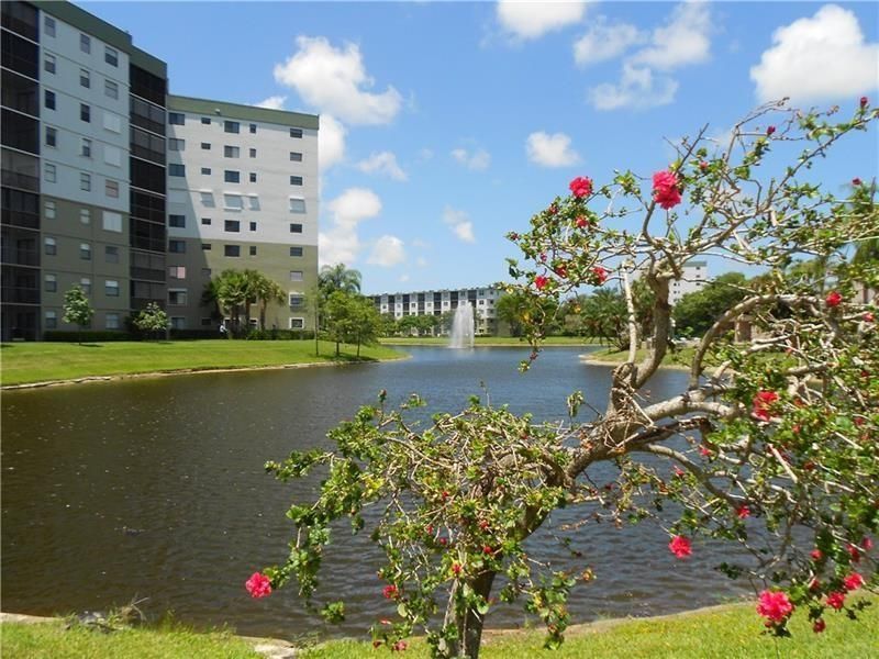 2205 S Cypress Bend Drive, Unit 505, Pompano Beach, FL 33069 Photo