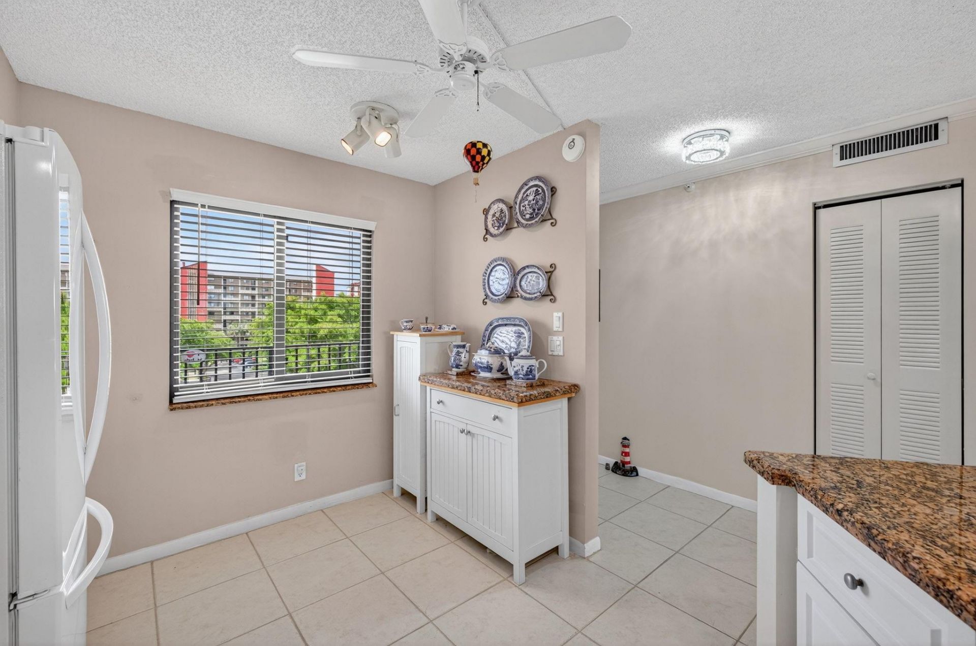 2205 S Cypress Bend Drive, Unit 505, Pompano Beach, FL 33069 Photo