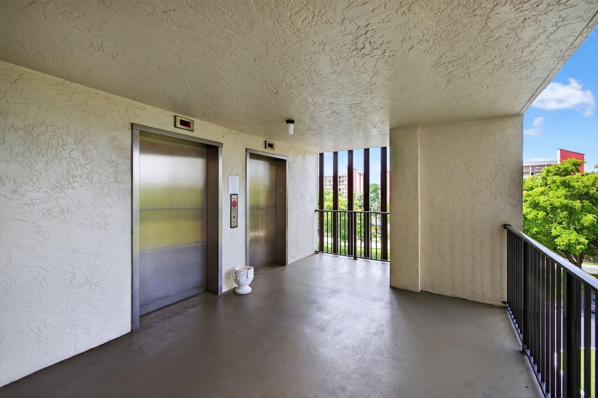 2205 S Cypress Bend Drive, Unit 505, Pompano Beach, FL 33069 Photo