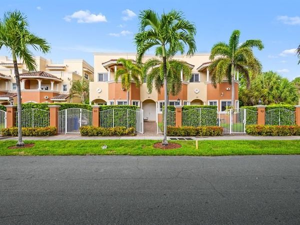 919 NE 17th Way, Fort Lauderdale, FL 33304