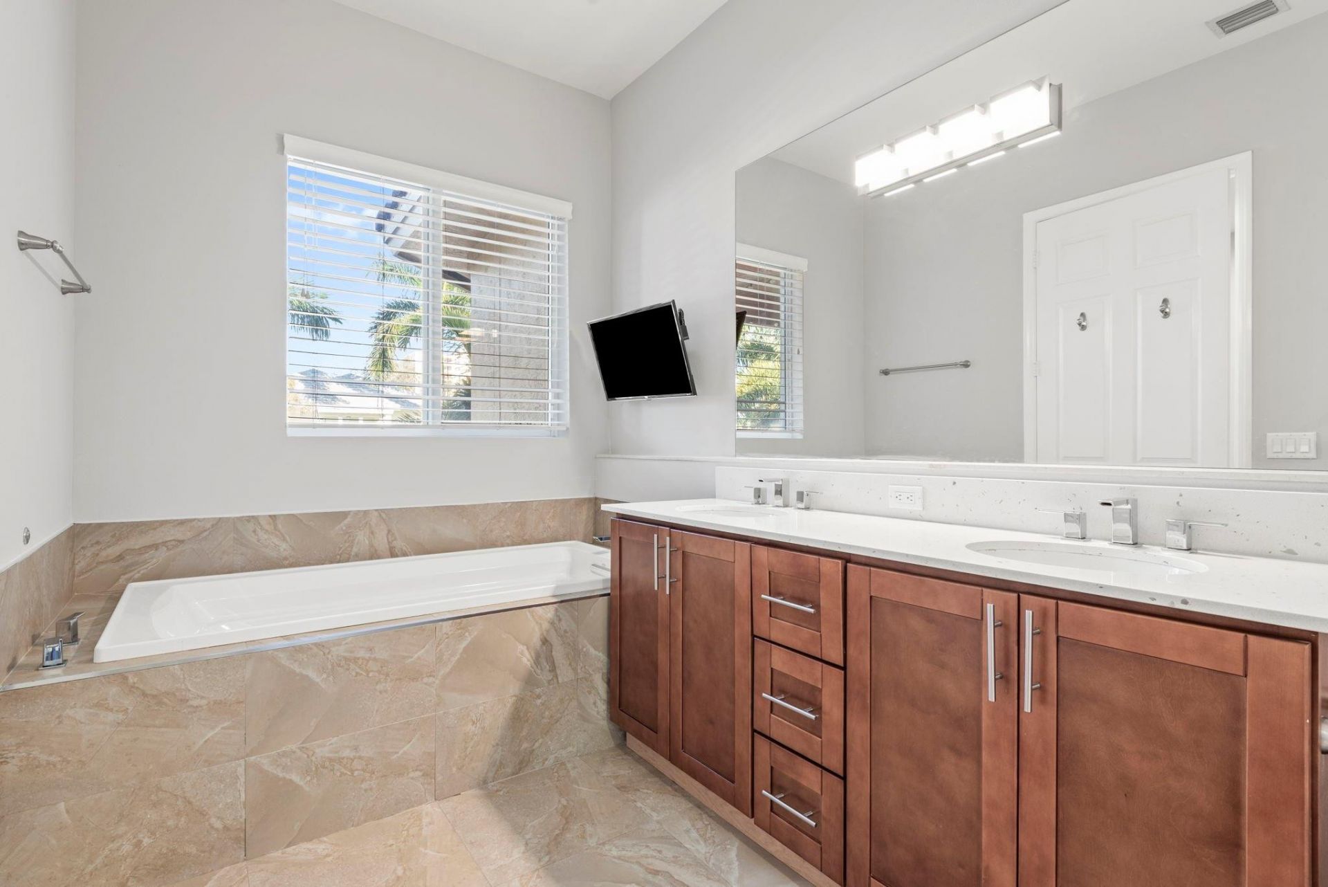 919 NE 17th Way, Fort Lauderdale, FL 33304 Photo