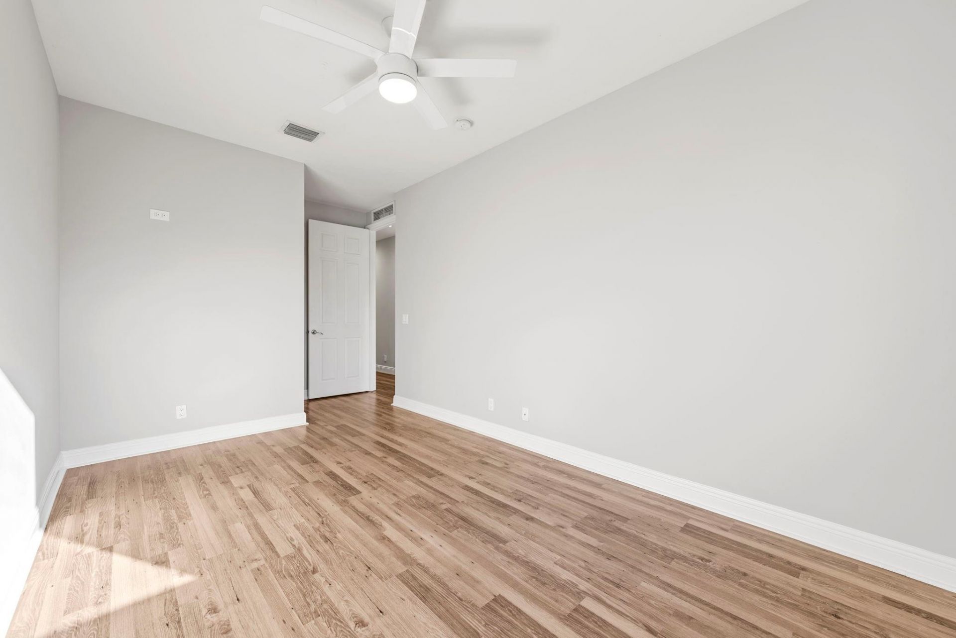 919 NE 17th Way, Fort Lauderdale, FL 33304 Photo