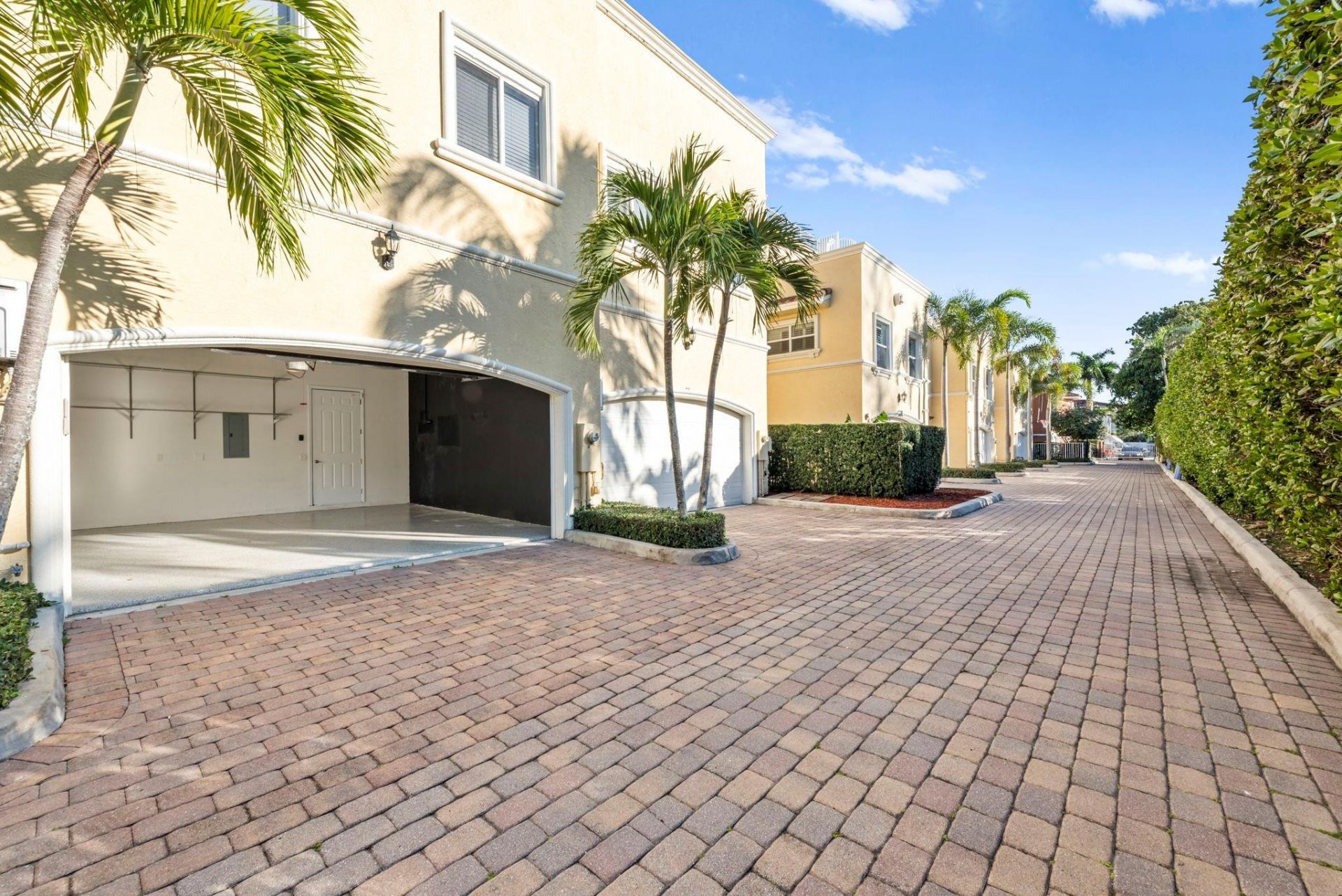 919 NE 17th Way, Fort Lauderdale, FL 33304 Photo