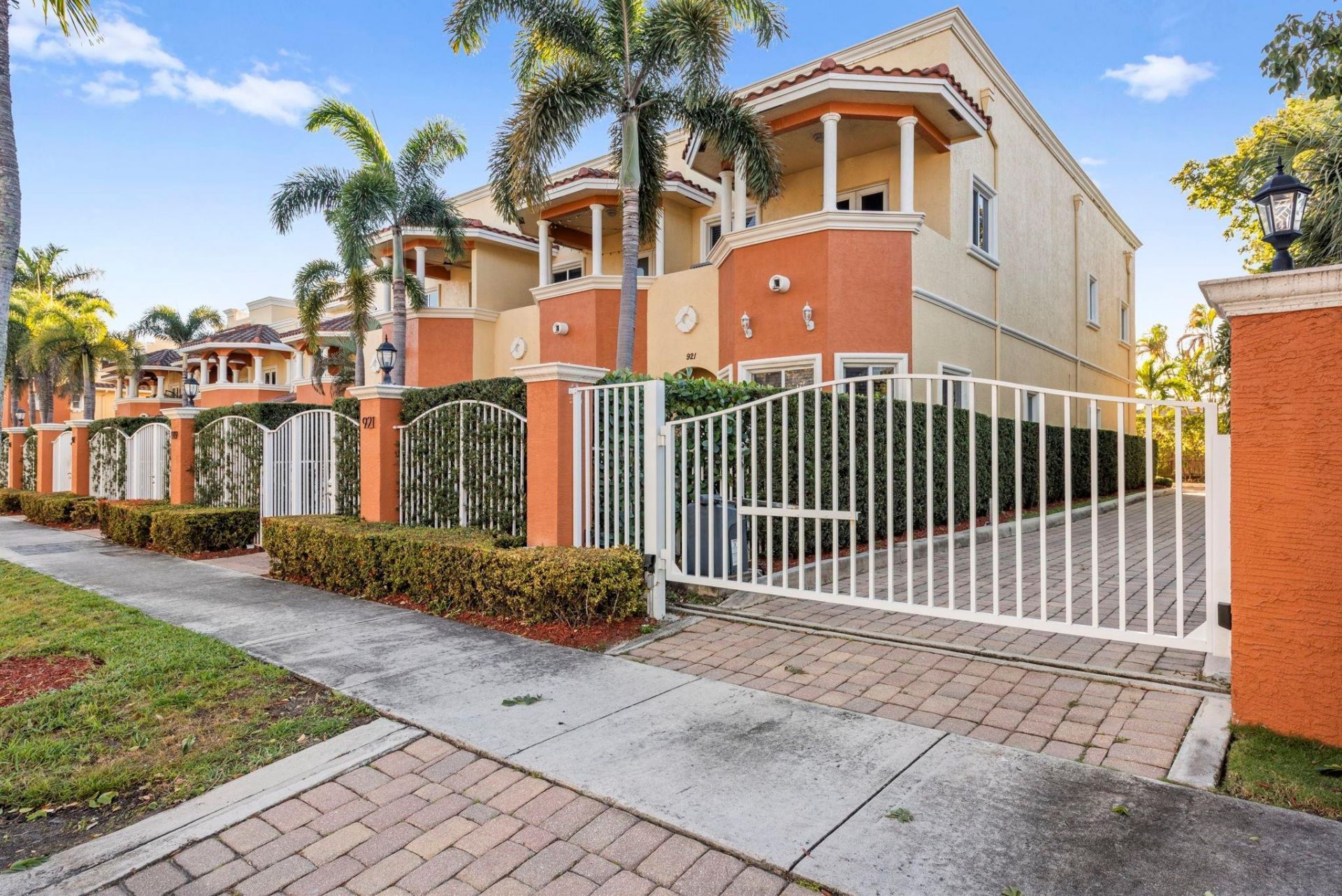 919 NE 17th Way, Fort Lauderdale, FL 33304 Photo