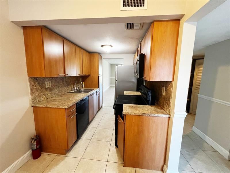 3141 NW 47th Terrace, Unit 221, Lauderdale Lakes, FL 33319 Photo