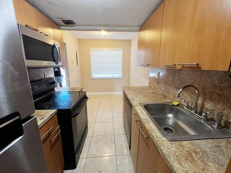 3141 NW 47th Terrace, Unit 221, Lauderdale Lakes, FL 33319 Photo