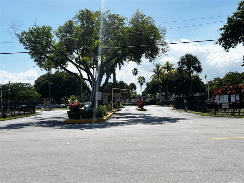 3141 NW 47th Terrace, Unit 221, Lauderdale Lakes, FL 33319 Photo