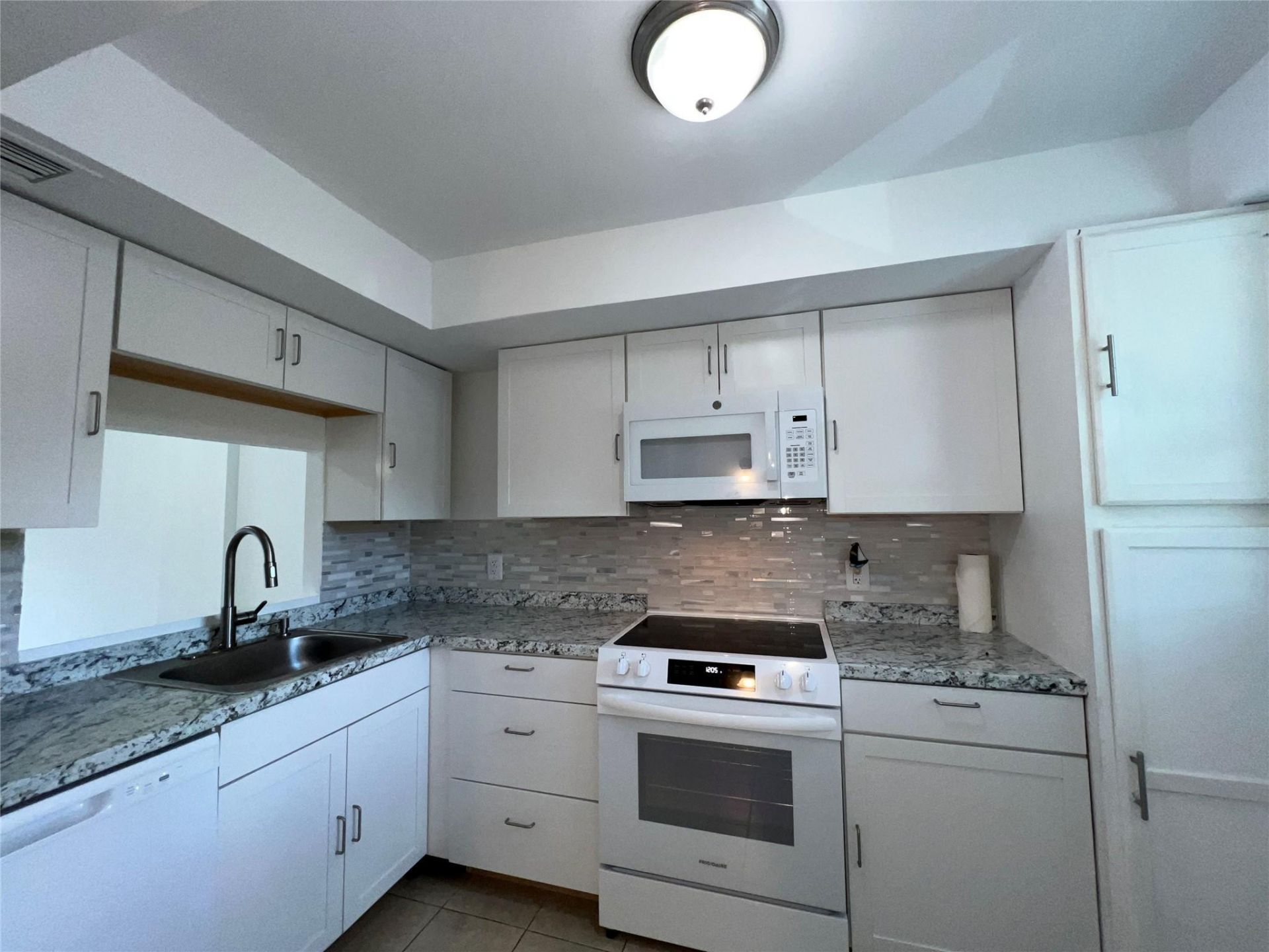 117 Royal Park Drive, Unit 2a, Oakland Park, FL 33309 Main Photo